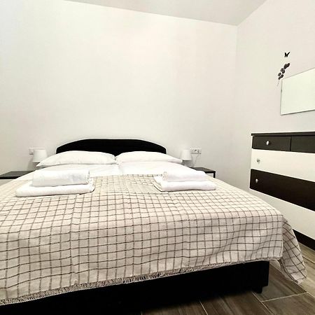 Villa Sagosde With Swimming Pool And Mini Golf Zagvozd Exterior foto
