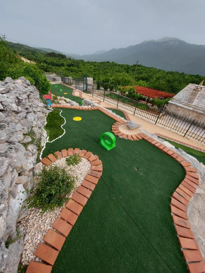 Villa Sagosde With Swimming Pool And Mini Golf Zagvozd Exterior foto