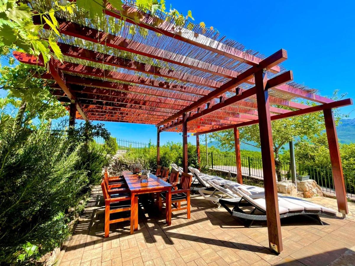 Villa Sagosde With Swimming Pool And Mini Golf Zagvozd Exterior foto