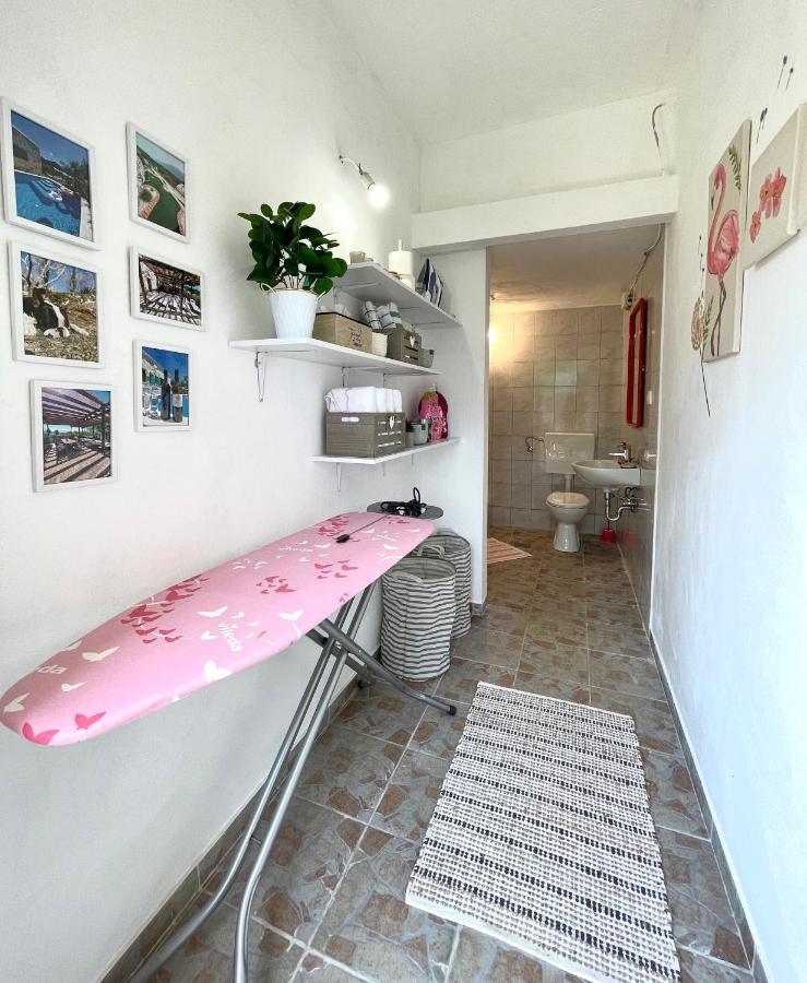 Villa Sagosde With Swimming Pool And Mini Golf Zagvozd Exterior foto