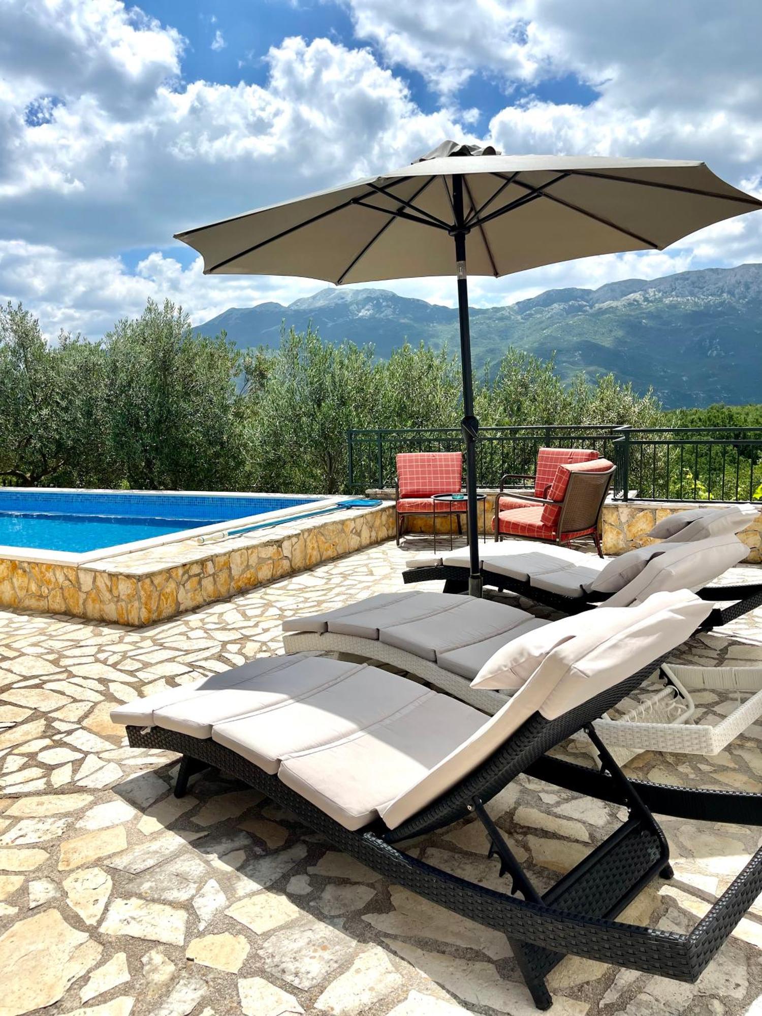 Villa Sagosde With Swimming Pool And Mini Golf Zagvozd Exterior foto